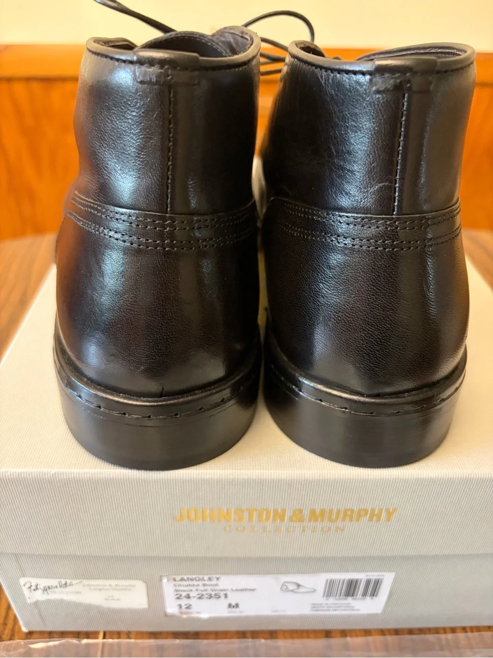 Johnston & Murphy Black Leather Chukka Boots - Sleek Lace-Up